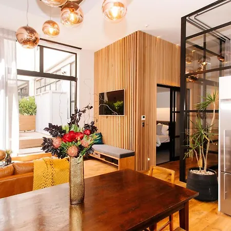 Anzac South Loft - 4 Bedrooms & 2 Free Car Parks